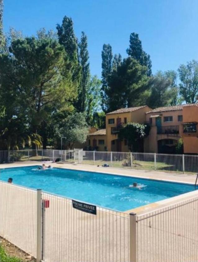 Appart dans résidence avec Piscine à Arles Extérieur photo